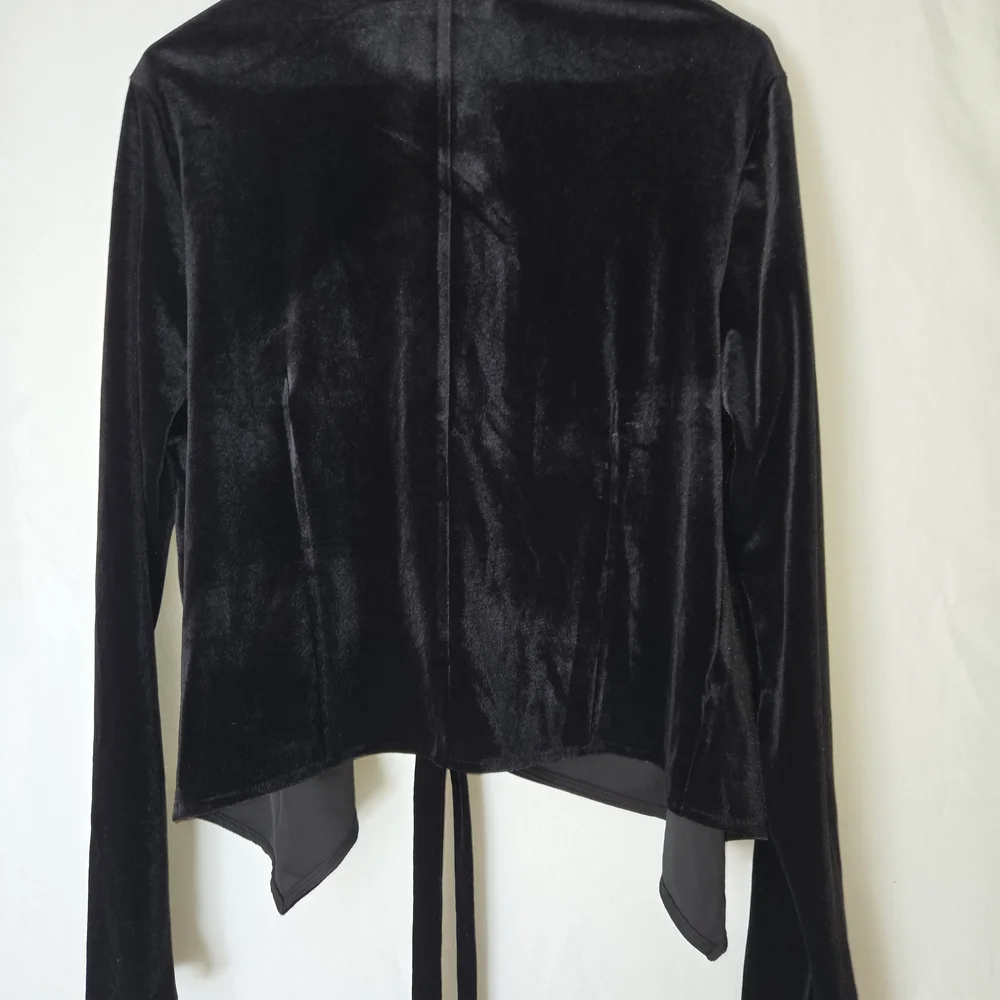 Cider Luxe Black Velvet Blazer with Tie Detail - Picture 2 of 6